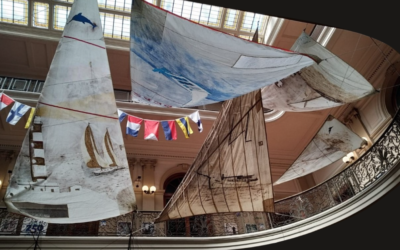 Exposició de VELES PINTADES als màstils del vaixell Sirius